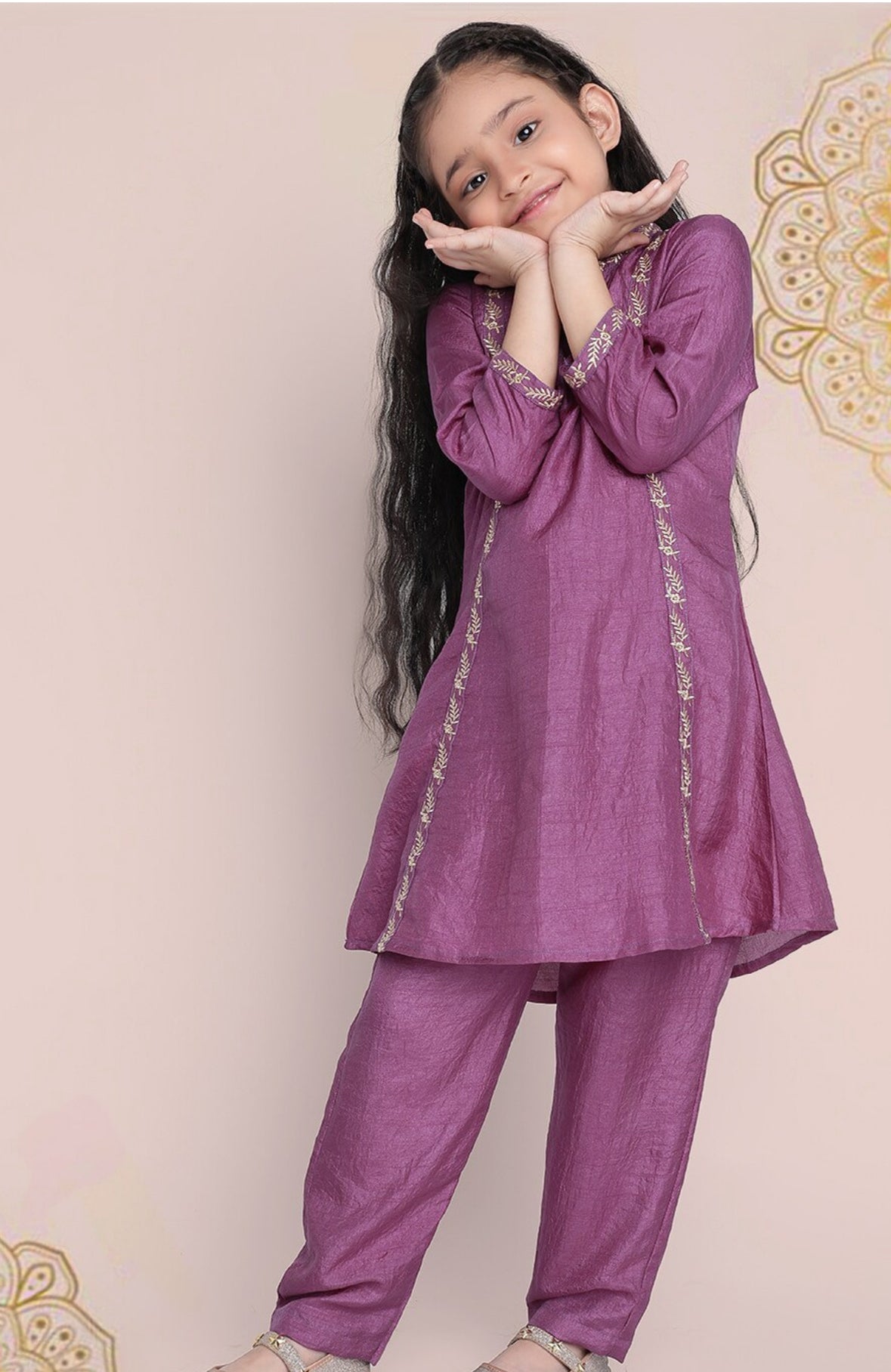 Girls Ethnic Motifs Embroidered Straight Kurta With Trouser