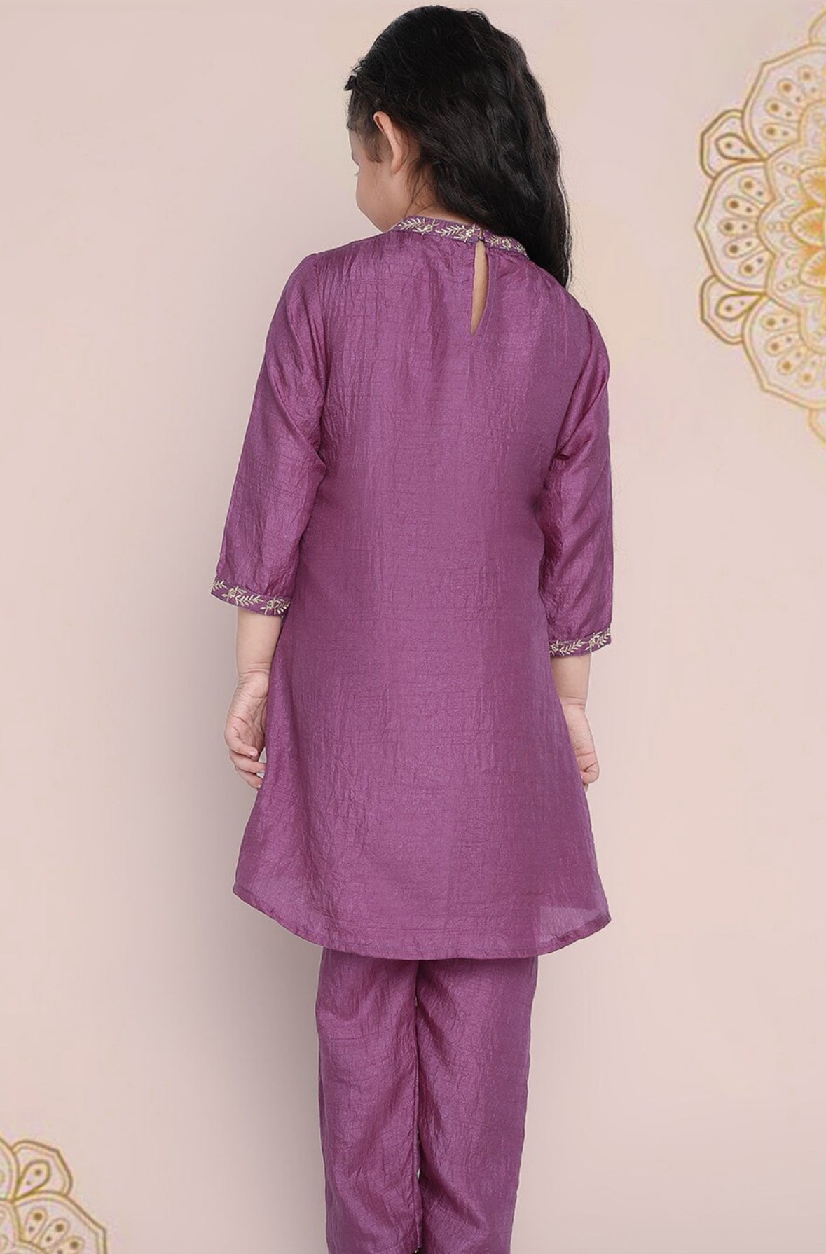 Girls Ethnic Motifs Embroidered Straight Kurta With Trouser