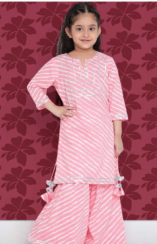 Girls Leheriya Printed Regular Gotta Patti Kurta With Sharara & Dupatta