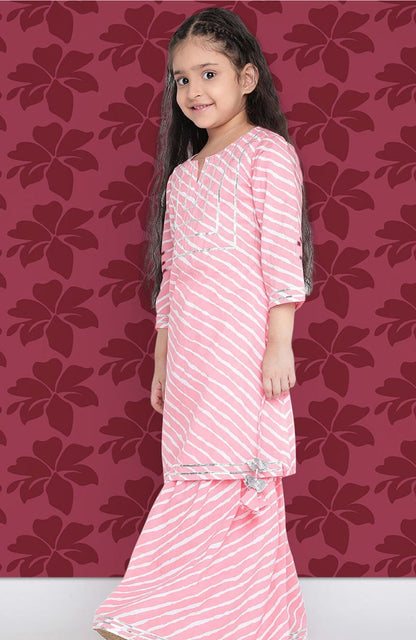 Girls Leheriya Printed Regular Gotta Patti Kurta With Sharara & Dupatta