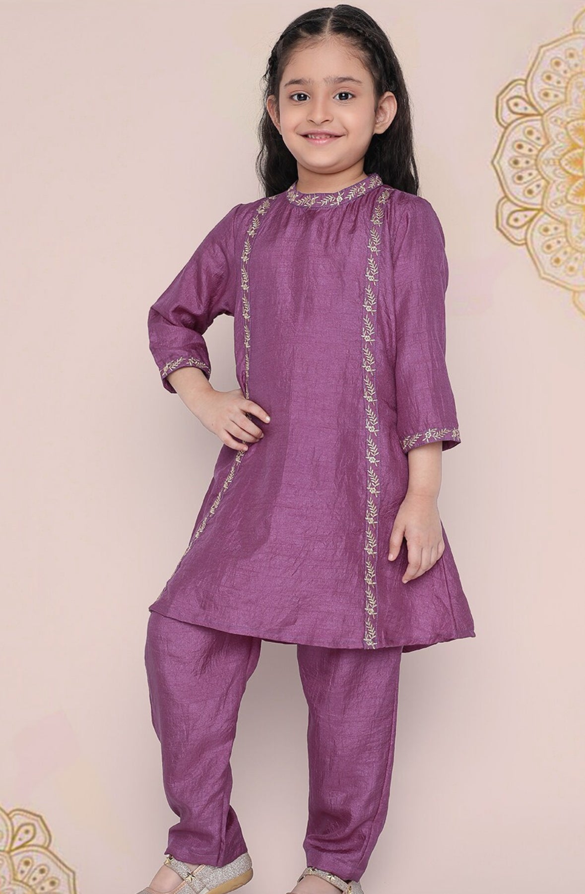 Girls Ethnic Motifs Embroidered Straight Kurta With Trouser