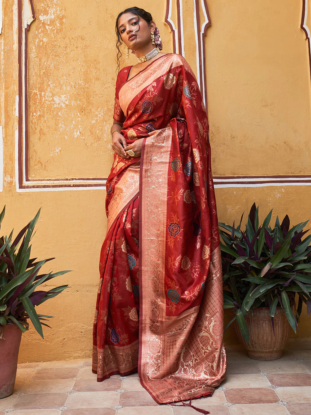 Red Banarasi Silk Floral Saree With Unstitched Blouse Piece