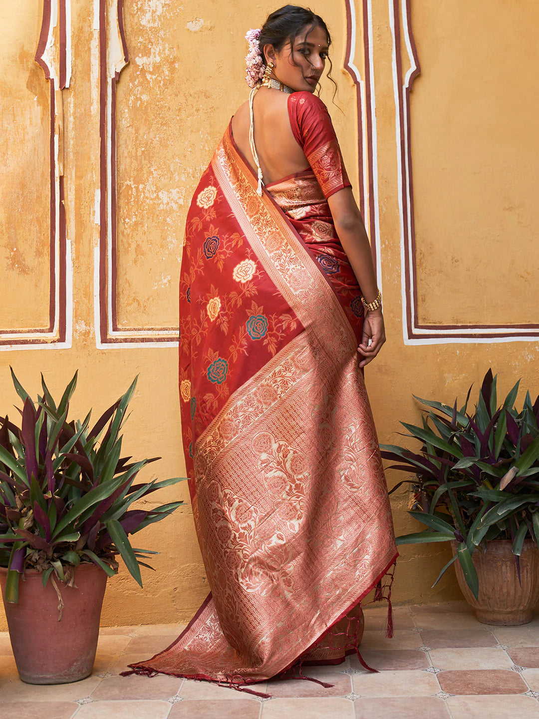 Red Banarasi Silk Floral Saree With Unstitched Blouse Piece