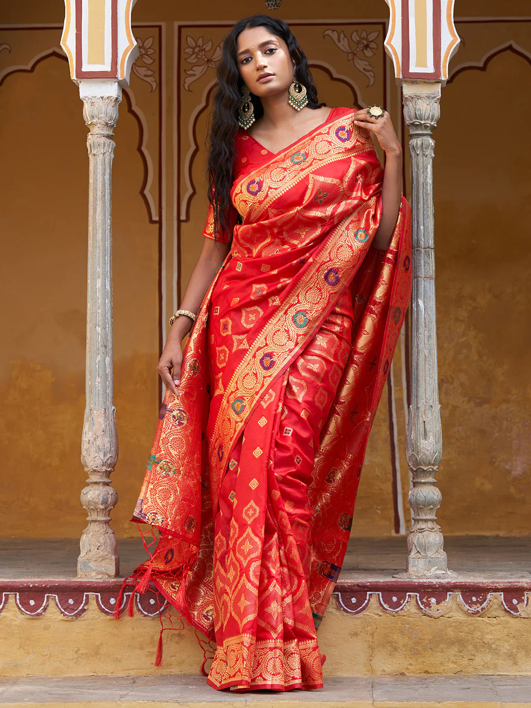 Red Banarasi Silk Ethnic Motifs Saree With Unstitched Blouse Piece