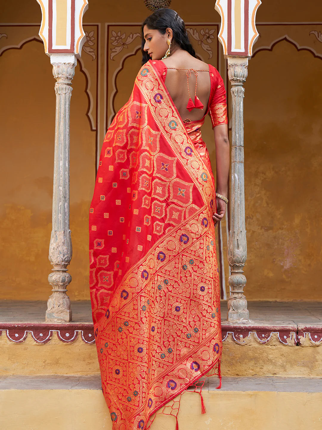 Red Banarasi Silk Ethnic Motifs Saree With Unstitched Blouse Piece